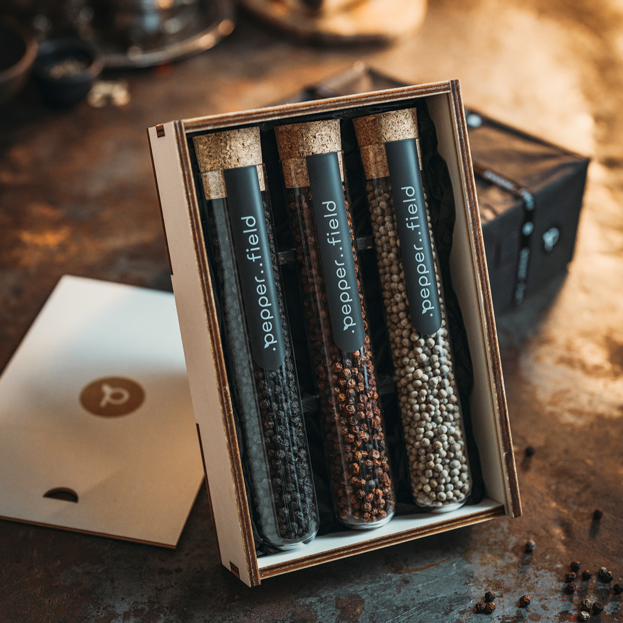 Ensemble de grands tubes à essai avec 3 types de poivre en coffrets cadeaux (3× 70 g)