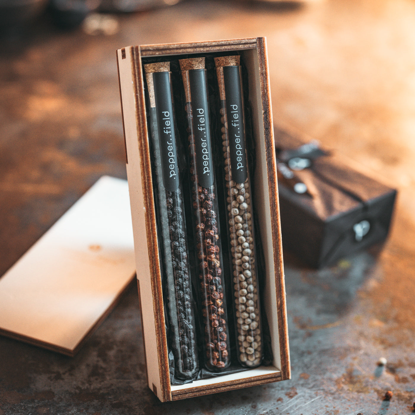 Ensemble de petits tubes à essai avec 3 types de poivres dans coffrets cadeaux (3× 10 g)