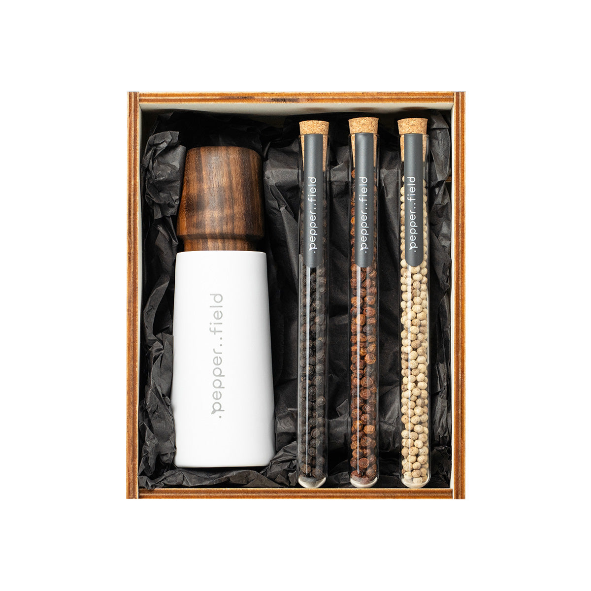 Moulin scandinave avec un jeu de tubes à essai au poivre de Kampot dans un coffret cadeau en bois (3x10g)